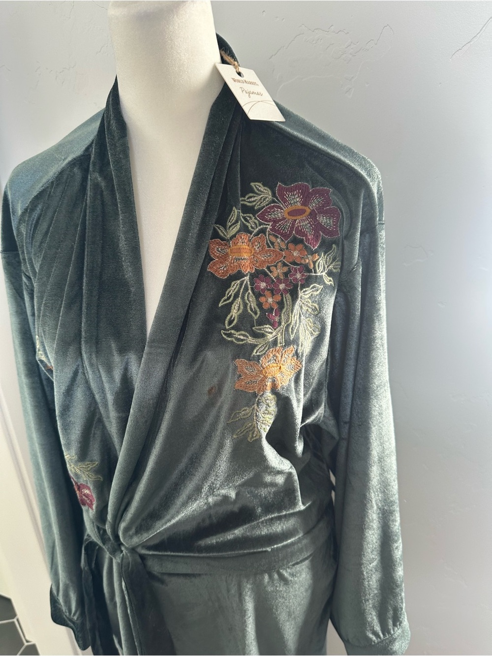 NEW- World Market- Women's Velvet Floral Embroidered Robe - Picture 5 of 8